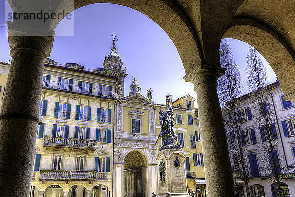 Italien  Lombardei  Varese  Piazza del PodestÃ   Arco Mera