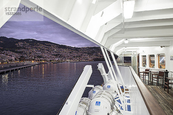 Portugal  Insel Madeira  Stadtbild von Funchal vom Kreuzfahrtterminal aus