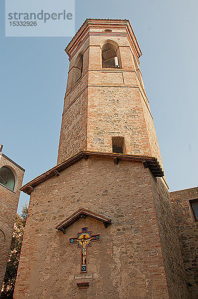 Europa  Italien  Umbrien  Deruta  Fassade der Kirche San Francesco