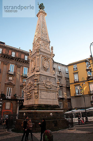 Europa  Italien  Kampanien  Neapel  die Turmspitze von San Domenico