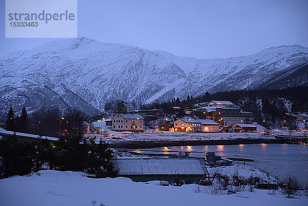 Norwegen  die Bucht von Evenes bei Nacht