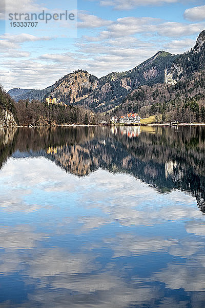 Deutschland  Bayern Der Alpsee ist ein See im Landkreis Ostallgäu in der Nähe der Schlösser Neuschwanstein und Hohenschwangau.