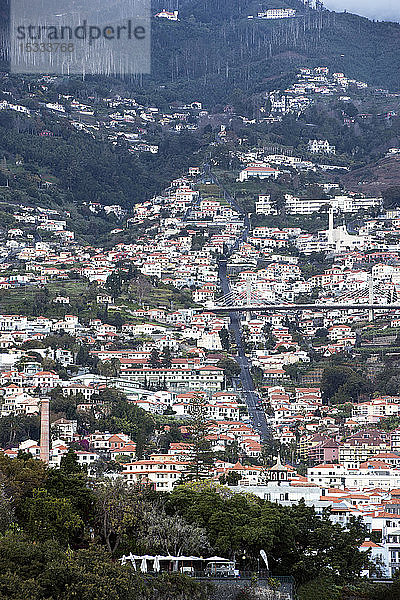 Portugal  Insel Madeira  Funchal  Stadtbild von der Dachterrasse des Design Centre