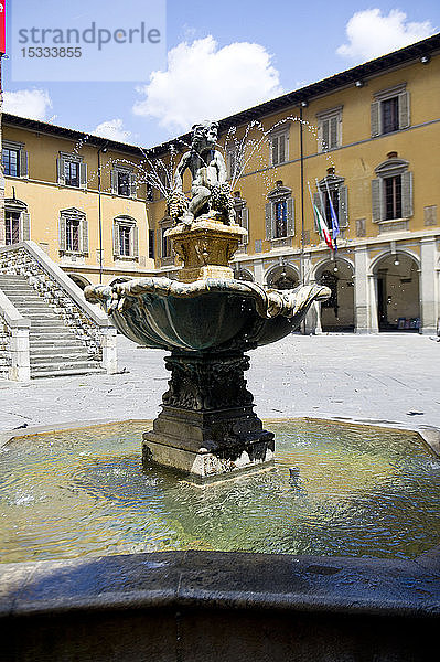 Italien  Toskana  Prato  Bacchino-Brunnen auf der Piazza del Comune
