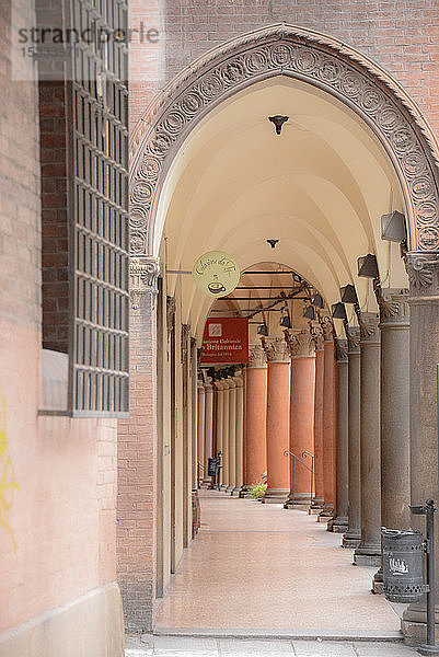 Europa  Italien  Emilia-Romagna  Bologna  Farini-Straße  Arkade