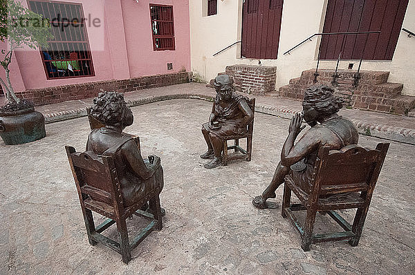 Amerika  Karibik  Kuba  Camaguey  Plaza del Carmen  Martha Jimenez  monumentale Skulptur