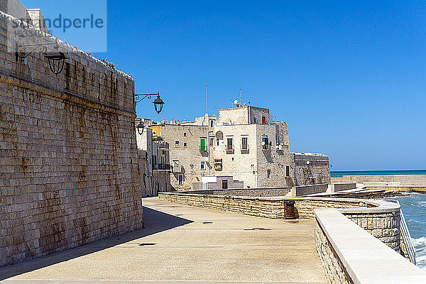 Italien  Apulien  Giovinazzo  die Promenade