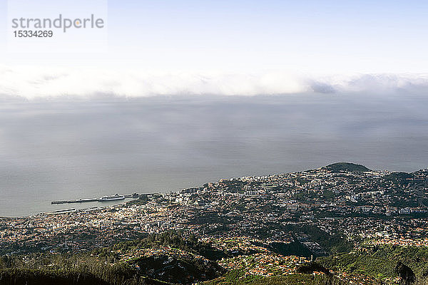 Portugal  Insel Madeira  Stadtbild von Funchal vom Pico Alto aus