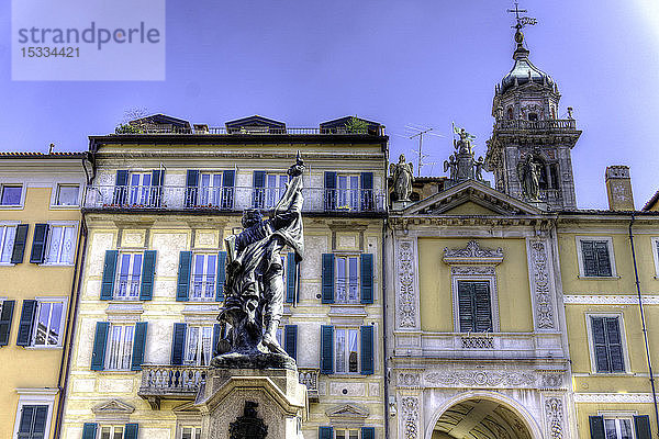 Italien  Lombardei  Varese  Piazza del PodestÃ   Arco Mera