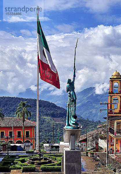 Nordamerika  MEXIKO  Bundesstaat Puebla  Sierra Madre  Dorf Xochitlan de Vicente Suarez