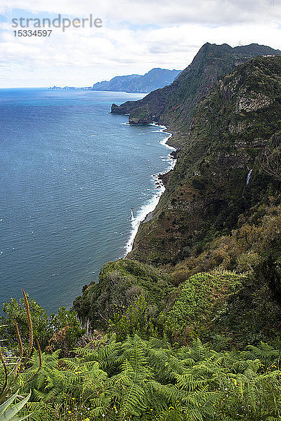 Portugal  Insel Madeira  Santana  Blick vom Quinta do Furao Hotel Restaurant