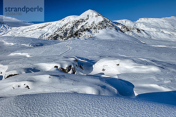 Italien  Lombardei  Regionalpark Orobie-Alpen  Cesare-Battisti-Hütte  Regadur-Pass und Berg Aralalta (2006 m)