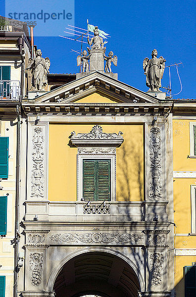 Italien  Lombardei  Varese  Piazza del PodestÃ   Arco Mera