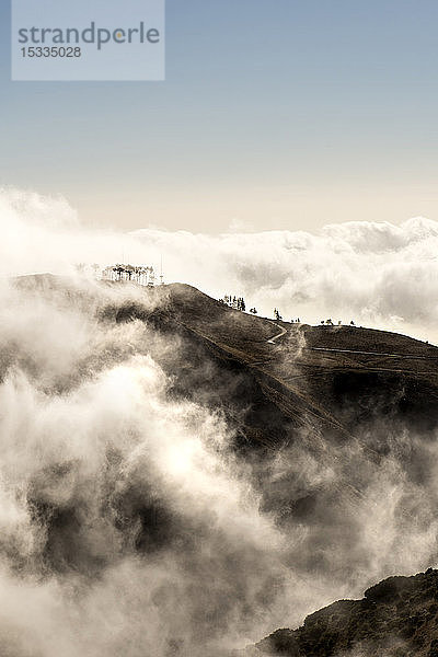 Portugal  Insel Madeira  die Straße zwischen dem Tal von Curral das Freiras und dem Pico do Arieiro