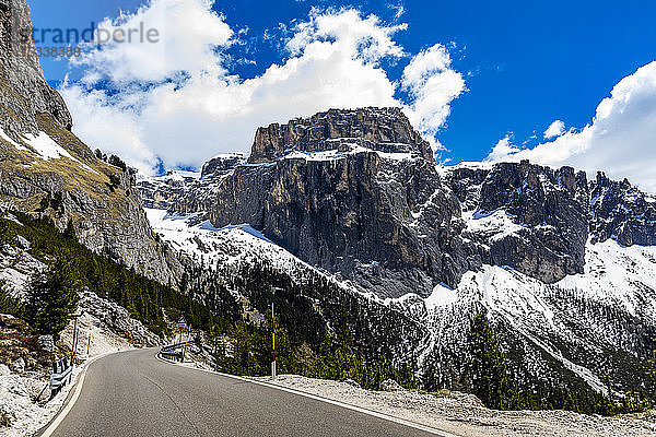 Bergstraße in den Dolomiten  Italien