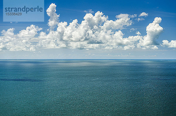 Wolken über einer Meereslandschaft in Florida Keys  USA