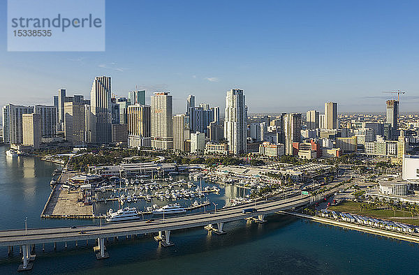 Yachthafen vor der Skyline von Miami  USA