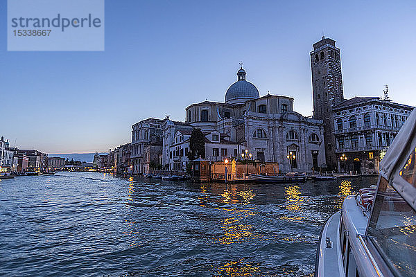 Canal Grande bei Sonnenuntergang in Venedig  Italien