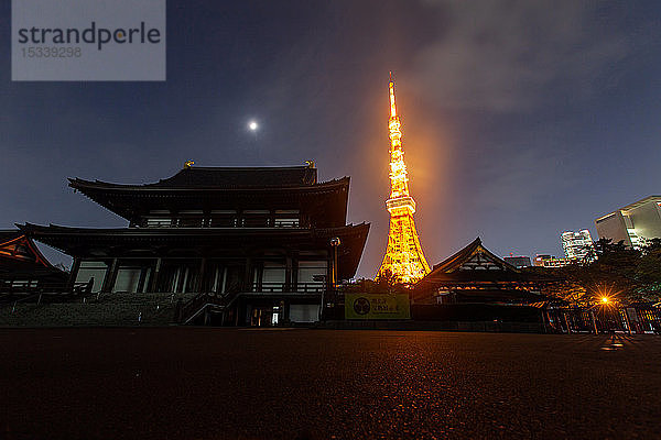 Zojoji-Tempel und Tokyo Tower bei Nacht