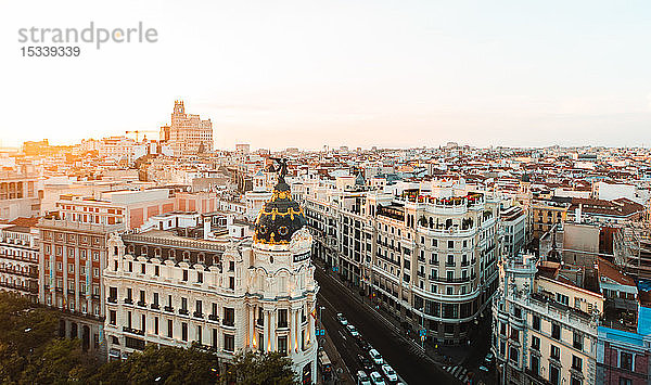 Stadtbild von Madrid bei Sonnenuntergang