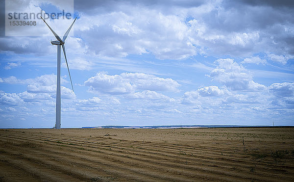 Windkraftanlage im Feld