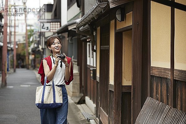 Junge Japanerin auf Besuch in Nara