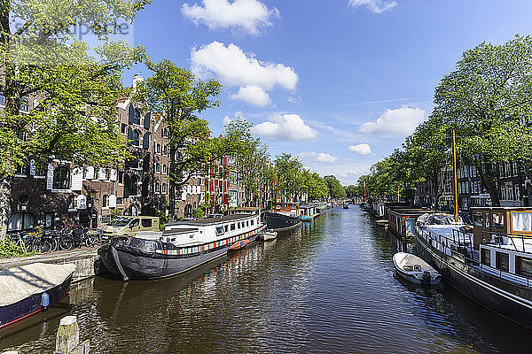 Hausboote auf dem Brouwersgracht-Kanal  Amsterdam  Nordholland  Niederlande  Europa