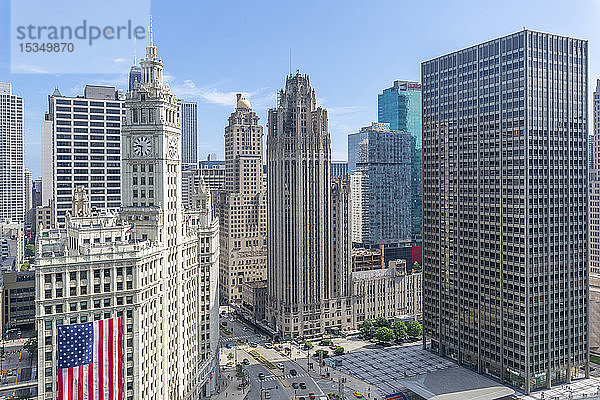 Blick auf das Wrigley Building von der Dachterrasse  Downtown Chicago  Illinois  Vereinigte Staaten von Amerika  Nordamerika