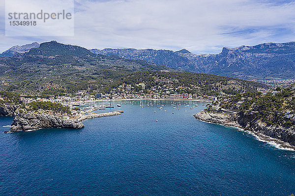 Luftaufnahme von Port de Soller  Mallorca  Balearische Inseln  Spanien  Mittelmeer  Europa