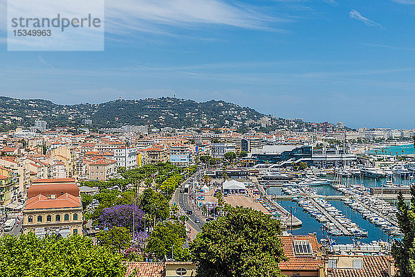 Ein Luftbild über Cannes  Alpes Maritimes  Côte d'Azur  Provence  Côte d'Azur  Frankreich  Mittelmeer  Europa