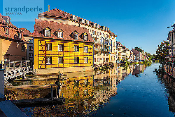 Historische Häuser am Fluss im Stadtzentrum von Bamberg  UNESCO-Welterbe  Bayern  Deutschland  Europa