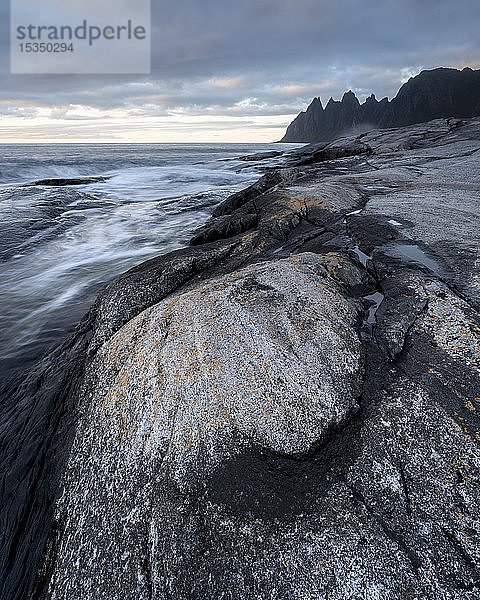 Felsformationen  Tungeneset  Senja  Norwegen  Skandinavien  Europa