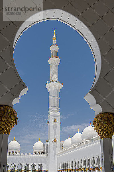 Verschnörkelte Bögen der Großen Moschee von Sheikh Zayed  Abu Dhabi  Vereinigte Arabische Emirate  Naher Osten