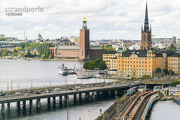 Das Rathaus und die Altstadt von Stockholm von Slussen aus gesehen  Stockholm  Schweden  Skandinavien  Europa