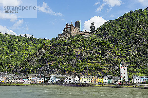 Burg Katz mit Blick auf den Rhein und St. Goar  UNESCO-Welterbe  Mittelrheintal  Rheinland-Pfalz  Deutschland  Europa