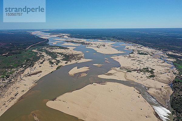 Mangoky-Fluss auf der Straße von Manja nach Morombe  Madagaskar  Afrika