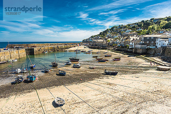 Das malerische Fischerdorf Mousehole  Cornwall  England  Vereinigtes Königreich  Europa