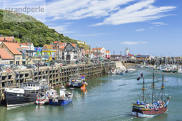 Touristische Bootsfahrten vom Hafen von Scarborough in der South Bay  Scarborough  North Yorkshire  England  Vereinigtes Königreich  Europa