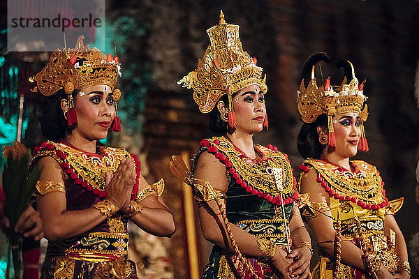 Traditionelle balinesische Tanzaufführung  Ubud  Bali  Indonesien  Südostasien  Asien
