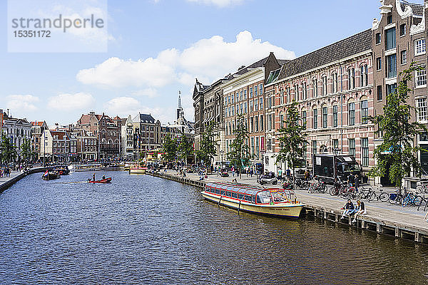 Touristenboote auf dem Rokin  Amsterdam  Nordholland  Niederlande  Europa