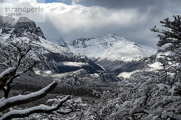 Winterszene am Piedras-Blancas-Gletscher  Los-Glaciares-Nationalpark  UNESCO-Welterbe  El Chalten  Patagonien  Argentinien  Südamerika