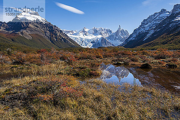 Eine typische patagonische Landschaft mit dem Berg Fitz Roy  El Chalten  Nationalpark Los Glaciares  UNESCO-Weltkulturerbe  Patagonien  Argentinien  Südamerika