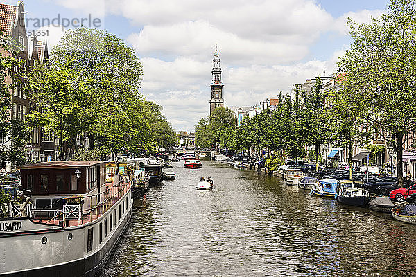 Prinsengracht-Kanal mit Blick auf die Westerkerk-Kirche  Amsterdam  Nordholland  Die Niederlande  Europa