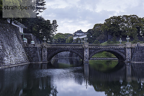 Der Kaiserpalast im Zentrum von Tokio  Japan  Asien