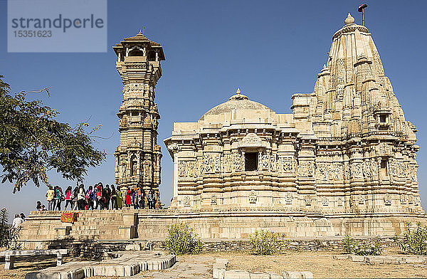 Kirti Stambha (Turm des Ruhmes)  24 m hoch  neben dem Jain-Tempel  Chittorgarh (Fort)  Chittor  Rajasthan  Indien  Asien