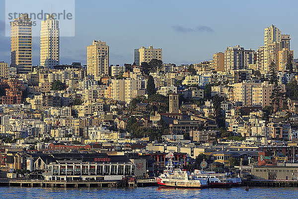 Skyline und Fisherman's Wharf  San Francisco  Kalifornien  Vereinigte Staaten von Amerika  Nordamerika