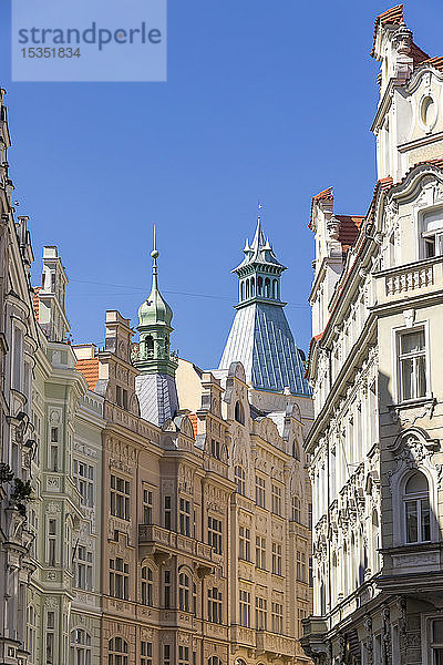 Fassaden von Jugendstilgebäuden im Josefov-Viertel in der Altstadt  UNESCO-Weltkulturerbe  Prag  Böhmen  Tschechische Republik  Europa