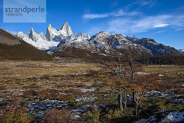 Typische patagonische Herbstlandschaft mit dem Berg Fitz Roy  El Chalten  Nationalpark Los Glaciares  UNESCO-Welterbe  Patagonien  Argentinien  Südamerika