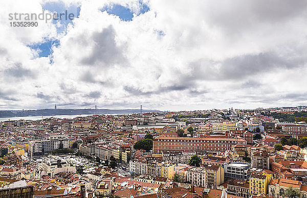 Zentral-Lissabon mit Ponte 25 de Abril  Lissabon  Portugal