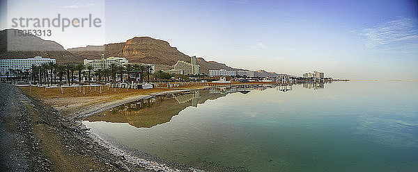 Panoramablick auf Strandhotels am Ufer des Toten Meeres  Panoramablick  Neve Zohar  Israel